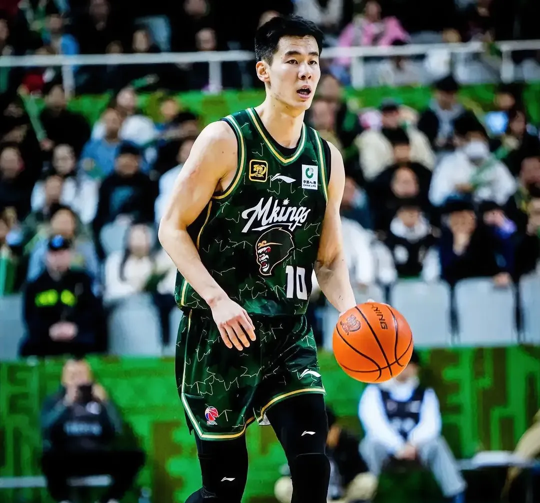 CBA季后赛清晨走向成谜，华盛顿奇才回应争议，悬念犹存，团队化学反应显著的简单介绍